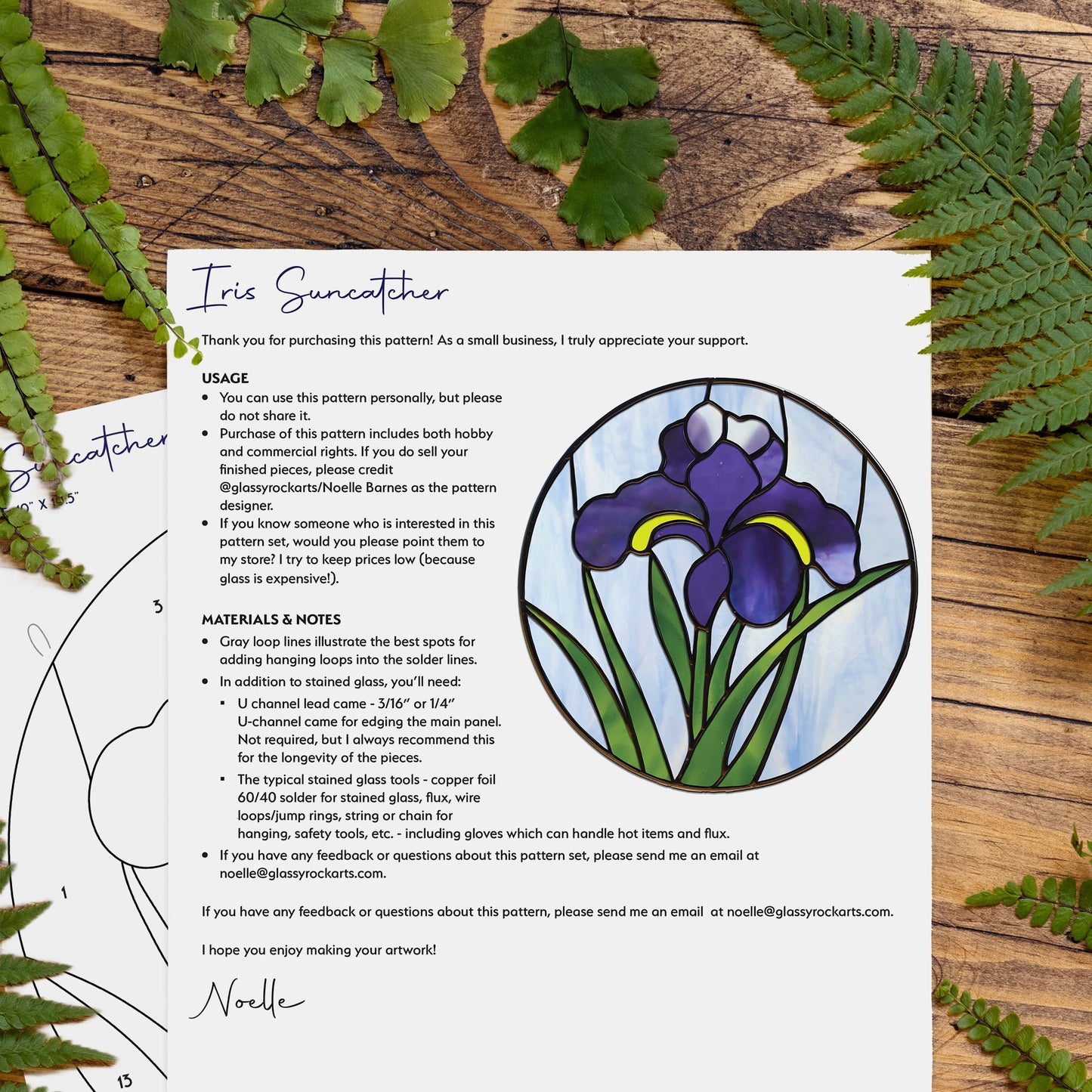 Iris Round Stained Glass Flower Pattern