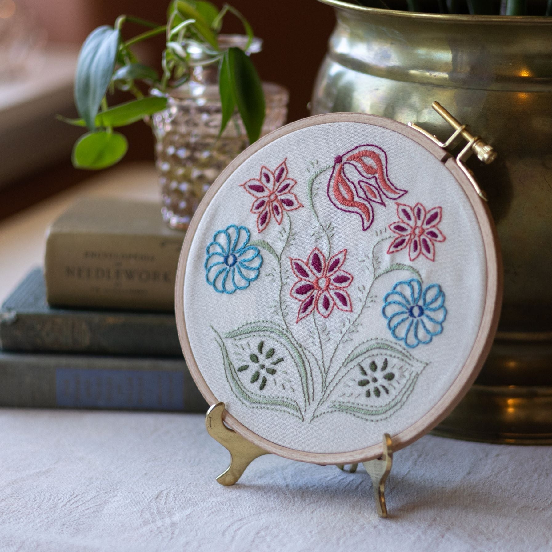 Pennsylvania Posy embroidery hoop kit - Kit from Avlea Folk Embroidery