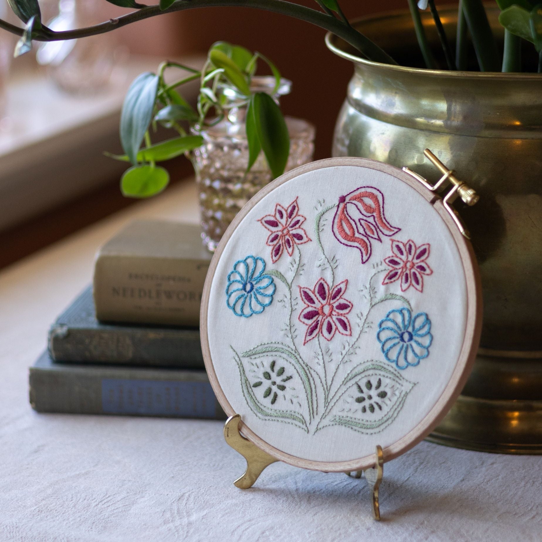 Pennsylvania Posy embroidery hoop kit - Kit from Avlea Folk Embroidery