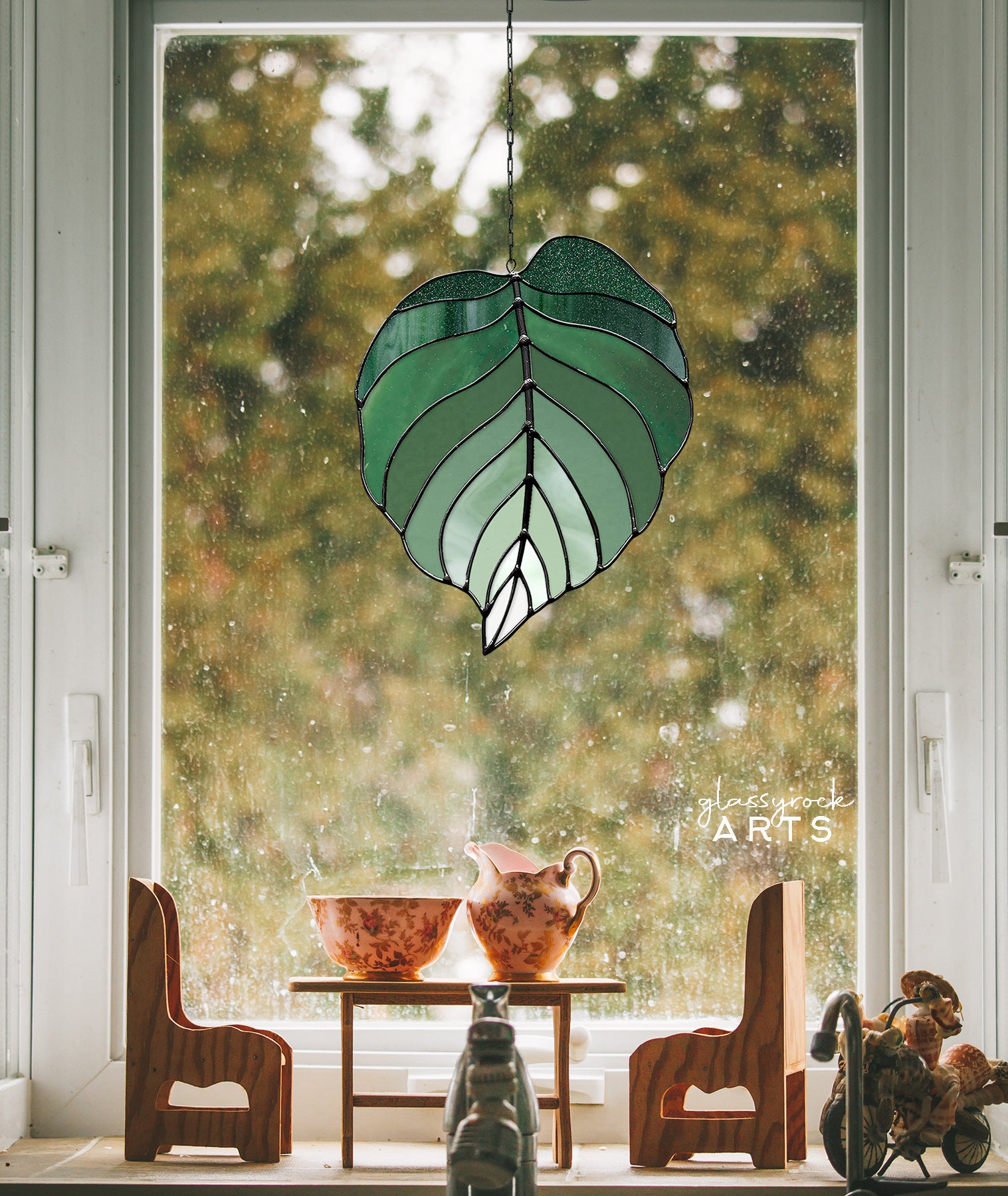 A picture of the Ombre Leaf Stained Glass Pattern from GlassyRock Arts. 