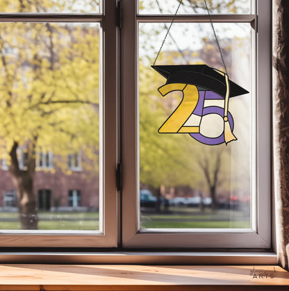 A picture of the 2025 Graduate Cap Stained Glass Pattern from GlassyRock Arts. 