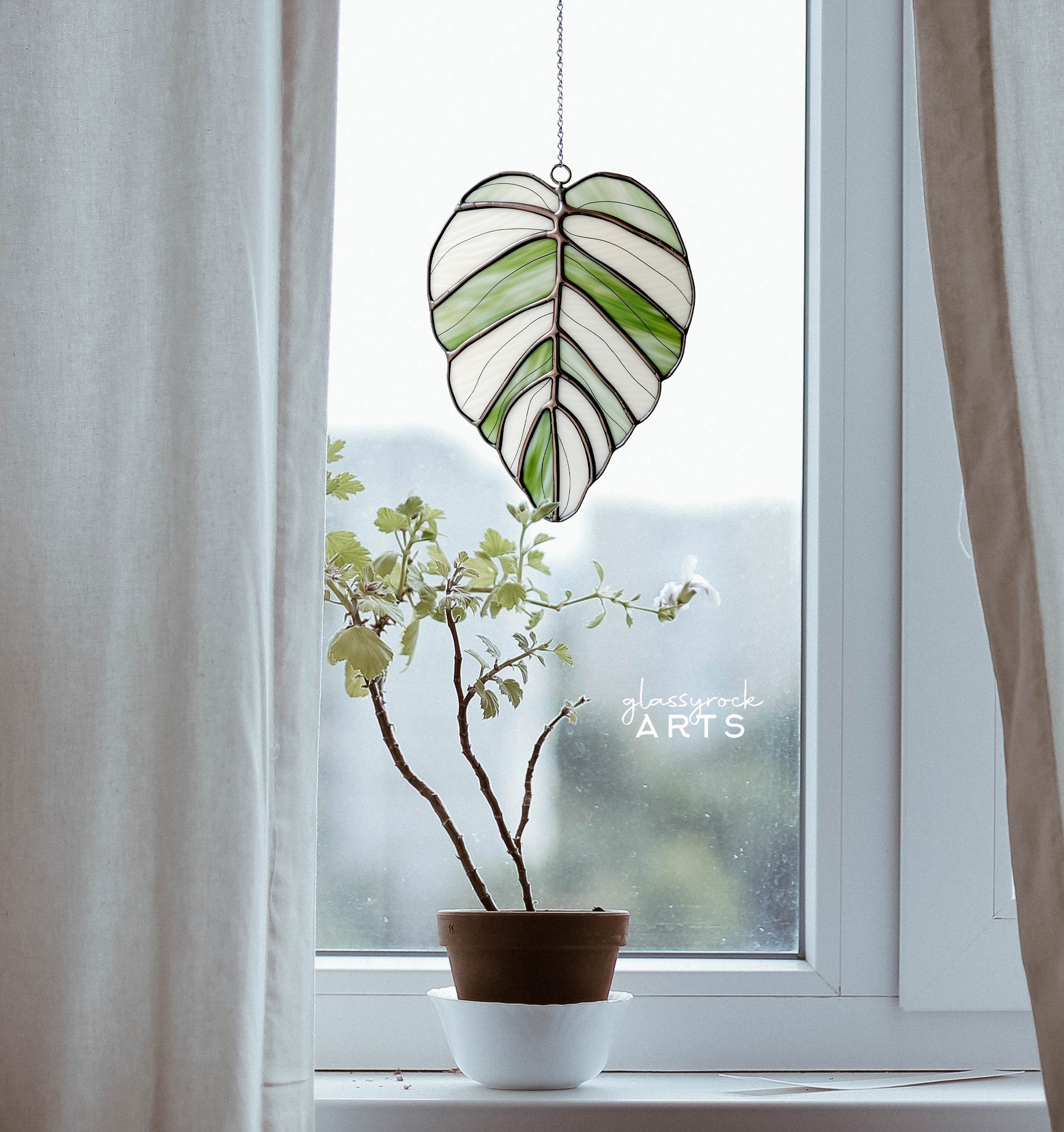 A picture of the Stained Glass Leaf Pattern from GlassyRock Arts. 