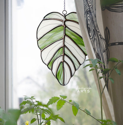 A picture of the Stained Glass Leaf Pattern from GlassyRock Arts. 