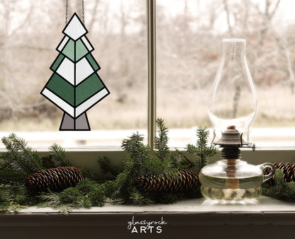 A picture of the Christmas Tree Stained Glass Pattern from GlassyRock Arts. 