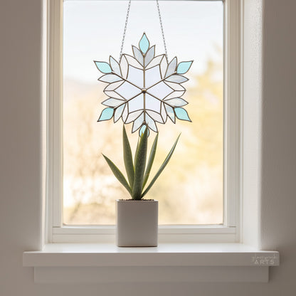 A picture of a beautiful snowflake stained glass pattern from GlassyRock Arts.