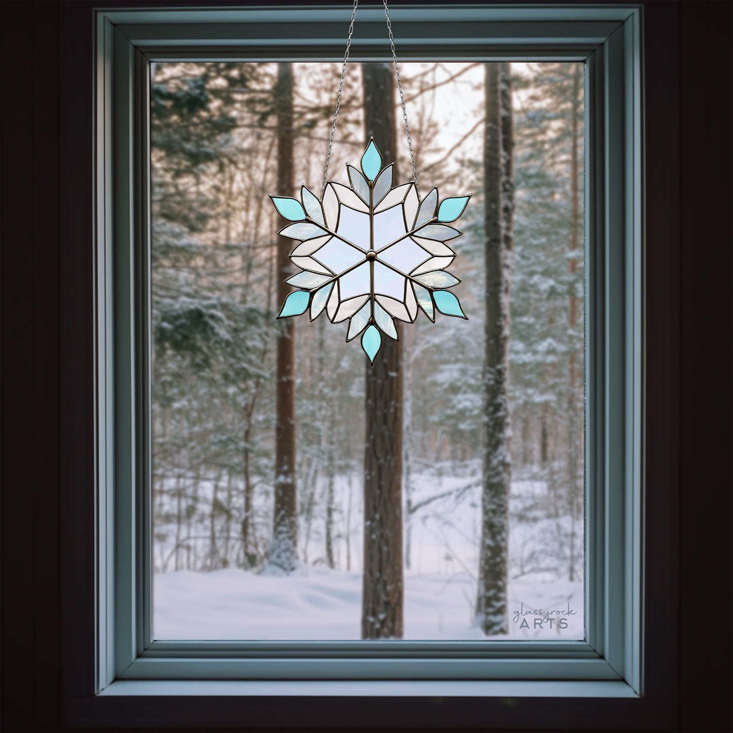 A picture of a beautiful snowflake stained glass pattern from GlassyRock Arts.