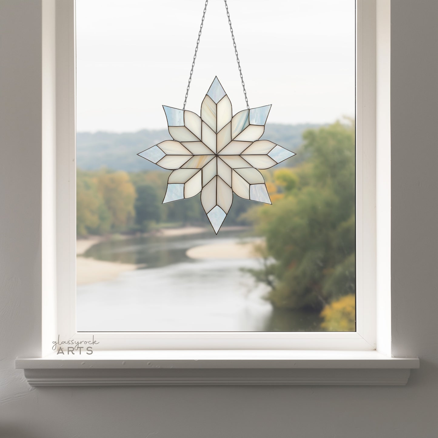 A picture of a lovely snowflake stained glass pattern from GlassyRock Arts.