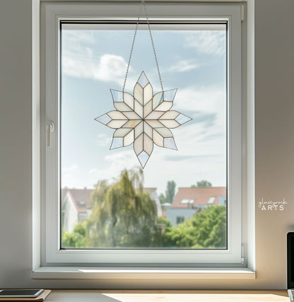 A picture of a lovely snowflake stained glass pattern from GlassyRock Arts.