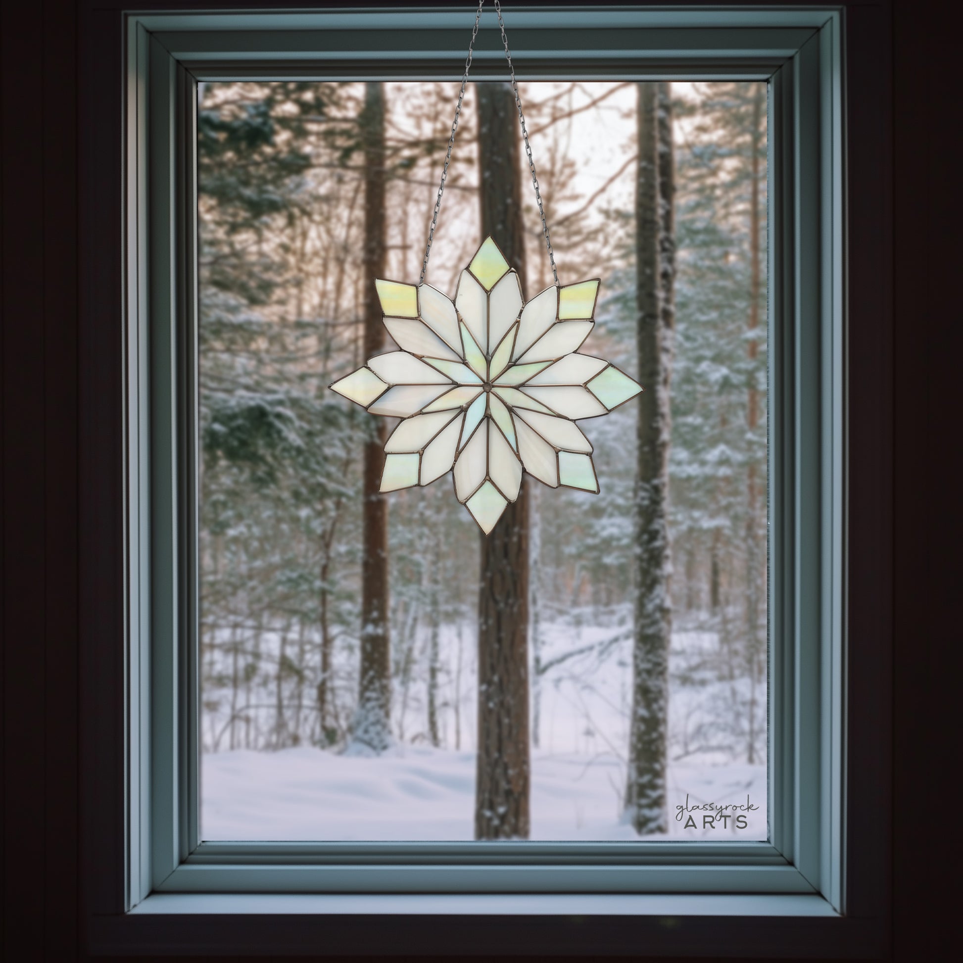 A picture of a sweet snowflake stained glass pattern from GlassyRock Arts.