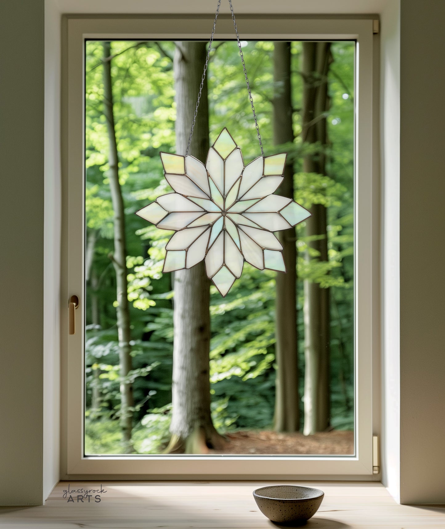 A picture of a sweet snowflake stained glass pattern from GlassyRock Arts.