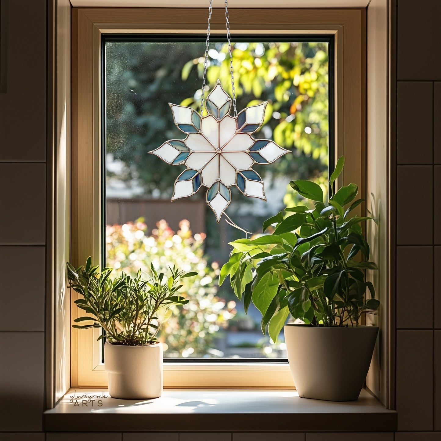 A picture of a gorgeous snowflake stained glass pattern from GlassyRock Arts.