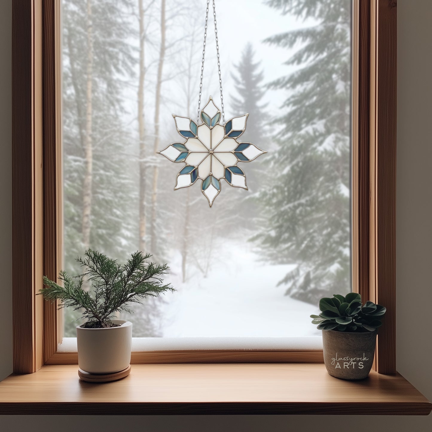 A picture of a gorgeous snowflake stained glass pattern from GlassyRock Arts.