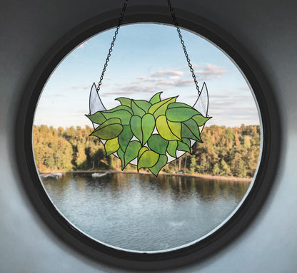 A picture of the Crescent Moon Hanging Philodendron Plant Stained Glass Pattern from GlassyRock Arts. 