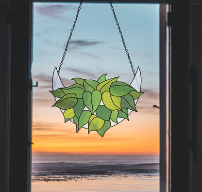 A picture of the Crescent Moon Hanging Philodendron Plant Stained Glass Pattern from GlassyRock Arts. 