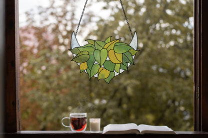 A picture of the Crescent Moon Hanging Philodendron Plant Stained Glass Pattern from GlassyRock Arts. 